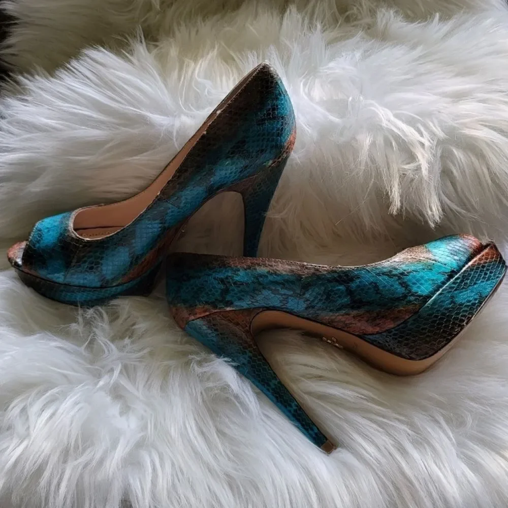 Pour La Victoire Snakeskin Peep-Toe Platform Heels – Size 8.5